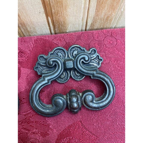 Elegant Vintage Black Cast Iron Drawer Pulls With Ornate Design - Set Of 5 - Picture 6 of 10